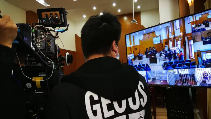 AI生成VS人工创意——香洲区广告片拍摄公司的技术浪漫主义实践